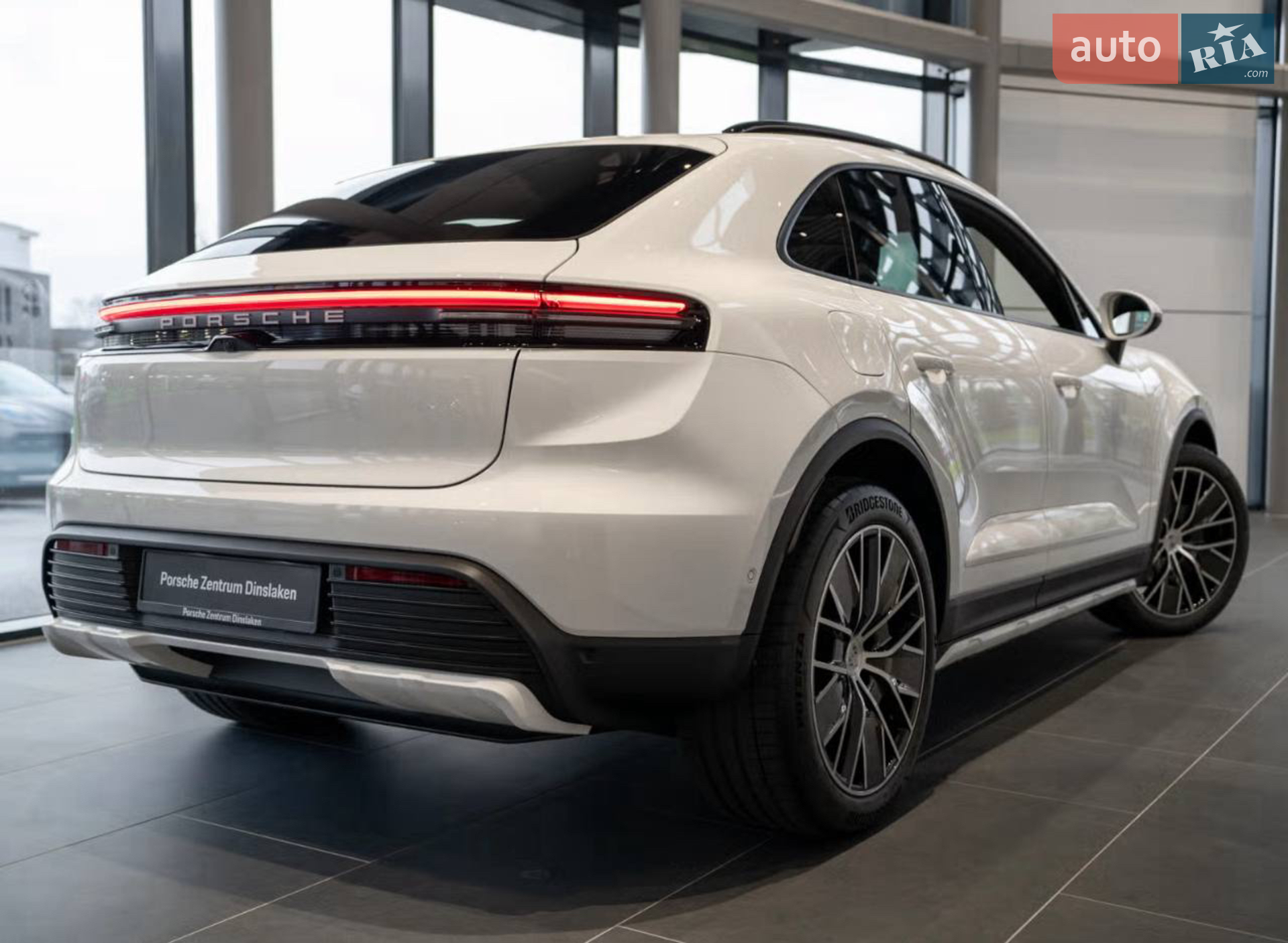 2024 Porsche Macan - фото 1