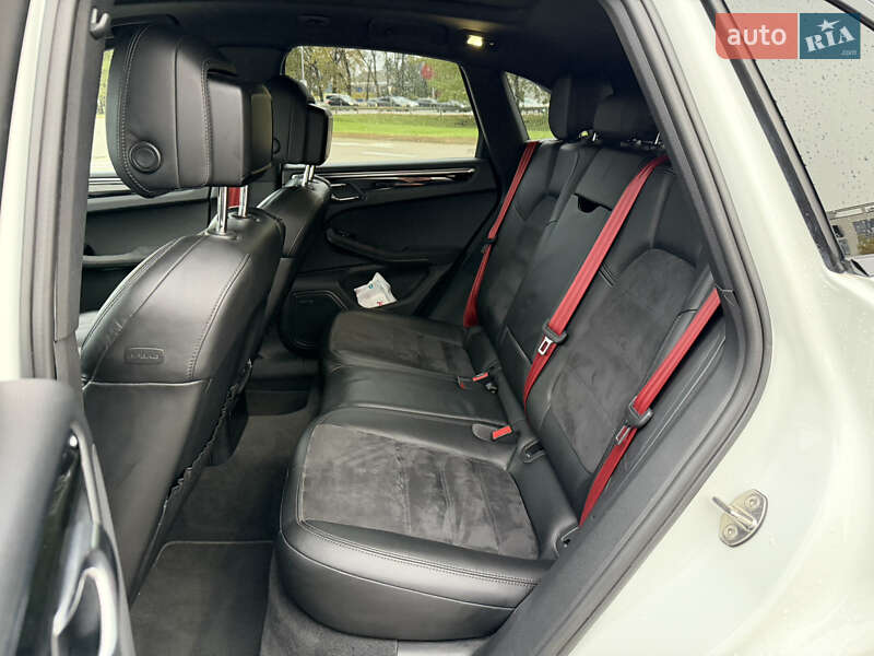 Внедорожник / Кроссовер Porsche Macan 2016 в Киеве