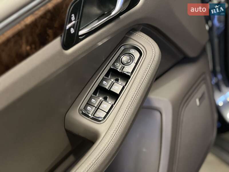 Внедорожник / Кроссовер Porsche Macan 2024 в Киеве