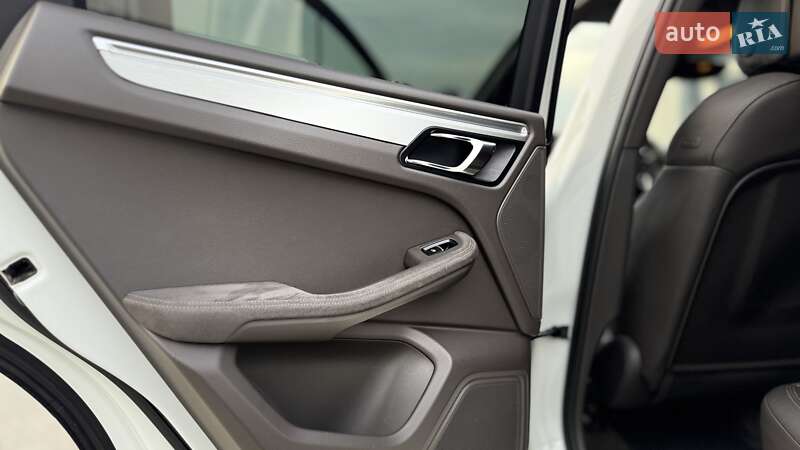 Позашляховик / Кросовер Porsche Macan 2016 в Києві фото 44 Позашляховик / Кросовер Porsche Macan 2016 в Києві