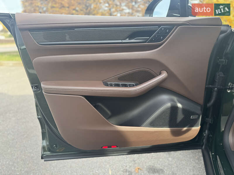 Позашляховик / Кросовер Porsche Macan 2024 в Києві