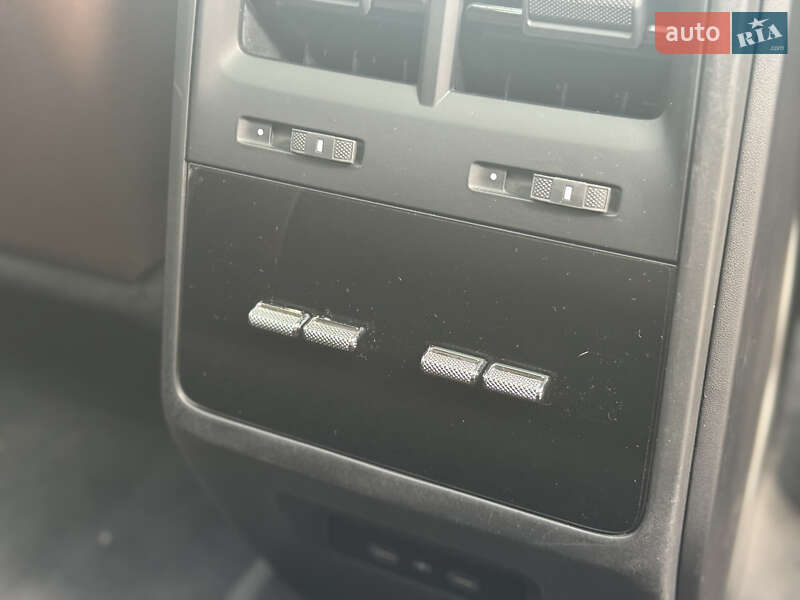 Позашляховик / Кросовер Porsche Macan 2024 в Києві