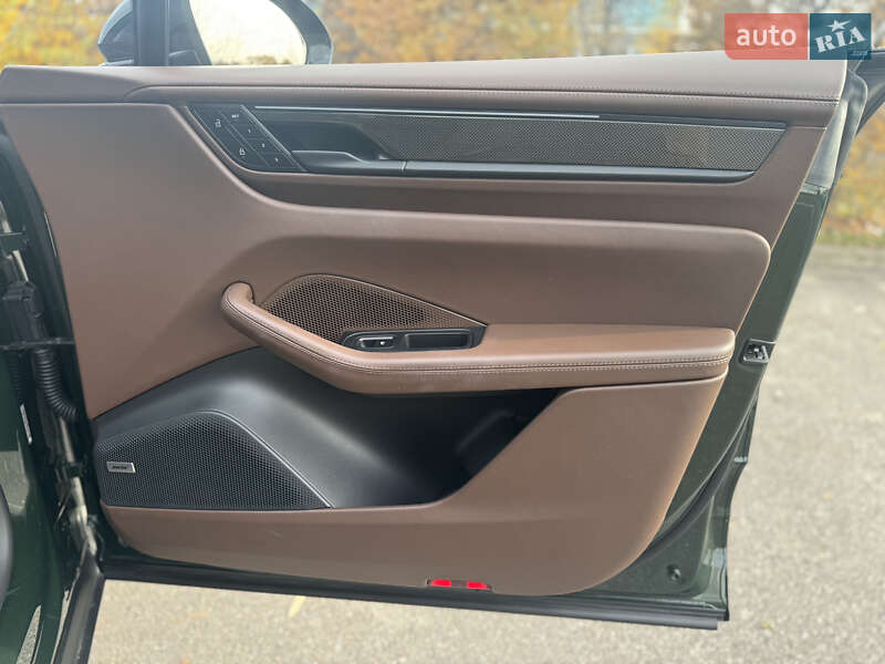 Позашляховик / Кросовер Porsche Macan 2024 в Києві