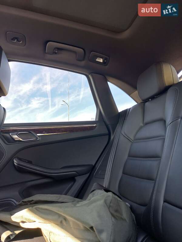 Внедорожник / Кроссовер Porsche Macan 2014 в Запорожье