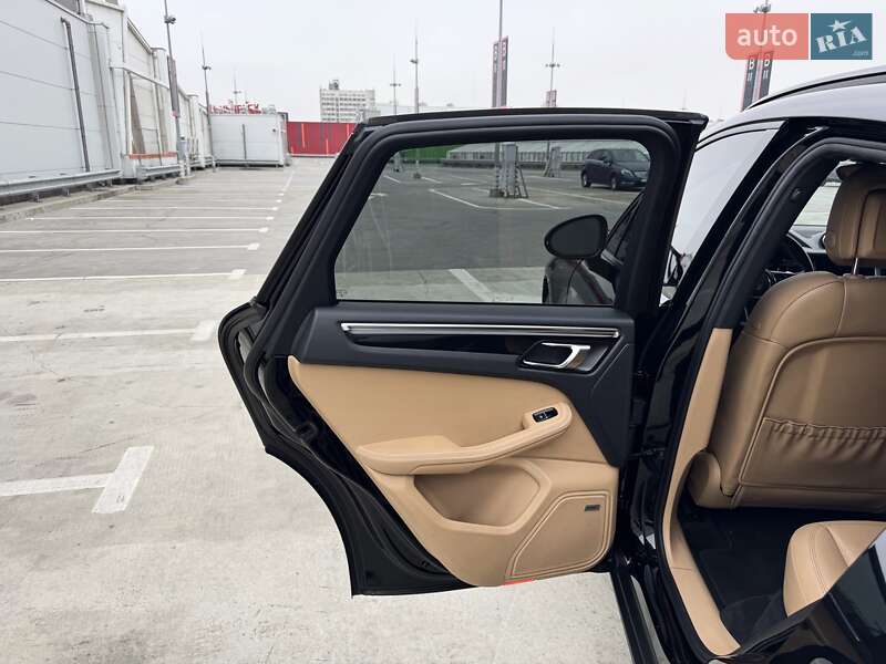 Внедорожник / Кроссовер Porsche Macan 2018 в Киеве