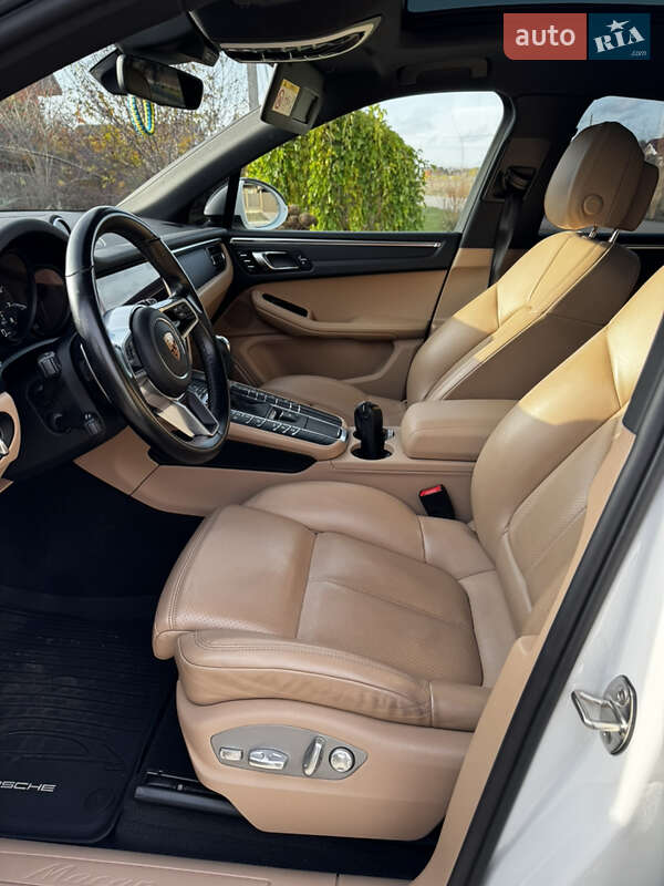 Позашляховик / Кросовер Porsche Macan 2020 в Дніпрі