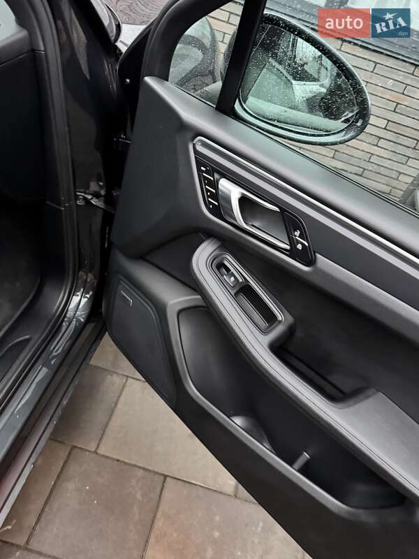 Внедорожник / Кроссовер Porsche Macan 2019 в Киеве