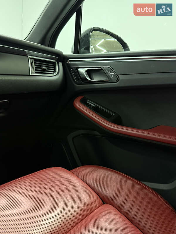 Позашляховик / Кросовер Porsche Macan 2018 в Одесі