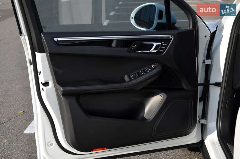 Позашляховик / Кросовер Porsche Macan 2015 в Києві