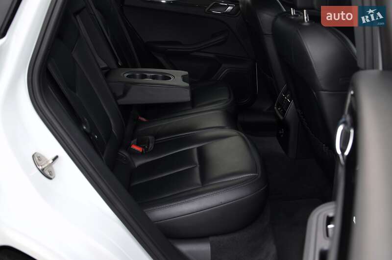 Позашляховик / Кросовер Porsche Macan 2015 в Києві