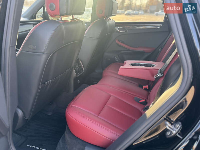 Внедорожник / Кроссовер Porsche Macan 2024 в Киеве