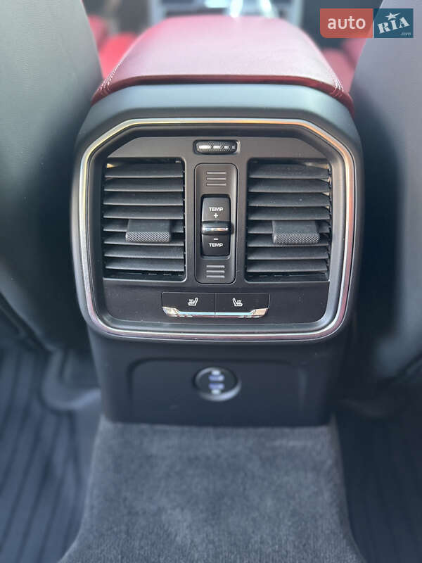 Внедорожник / Кроссовер Porsche Macan 2024 в Киеве