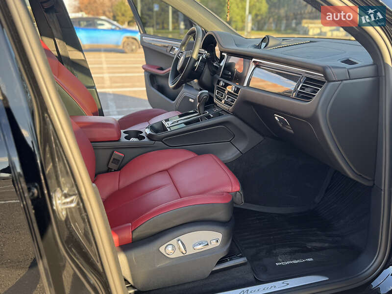 Внедорожник / Кроссовер Porsche Macan 2024 в Киеве