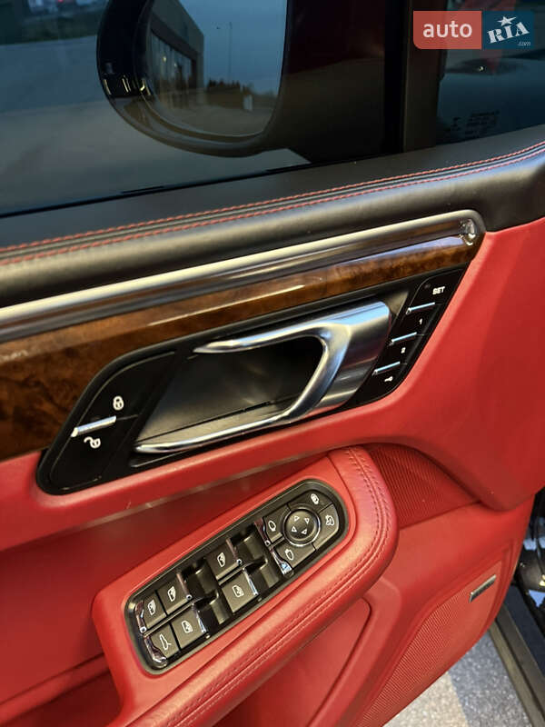 Позашляховик / Кросовер Porsche Macan 2014 в Дніпрі