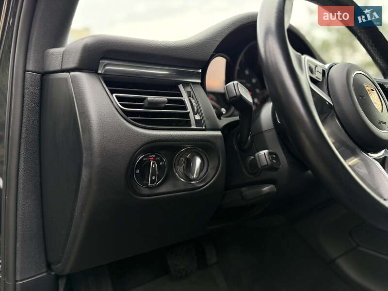 Позашляховик / Кросовер Porsche Macan 2020 в Львові