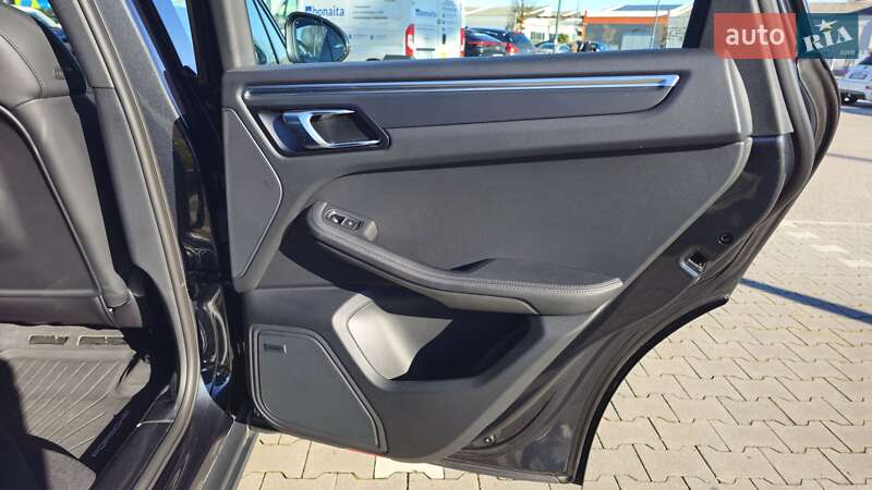 Позашляховик / Кросовер Porsche Macan 2021 в Сумах