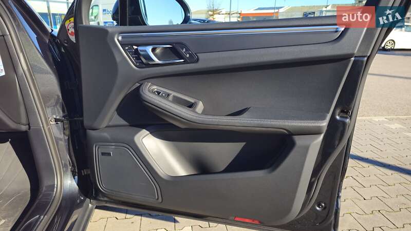 Позашляховик / Кросовер Porsche Macan 2021 в Сумах