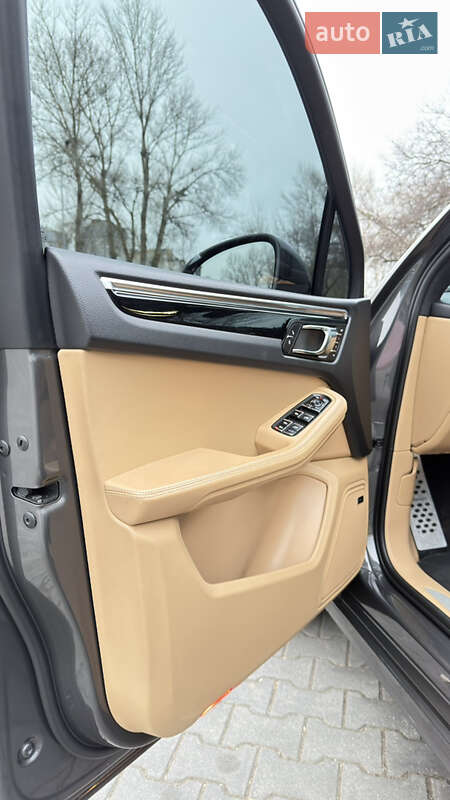 Позашляховик / Кросовер Porsche Macan 2016 в Києві