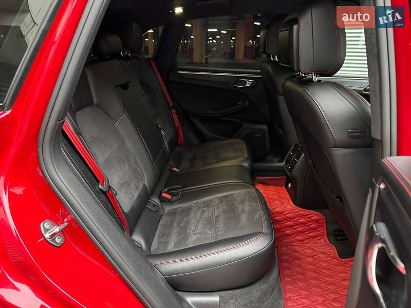 Позашляховик / Кросовер Porsche Macan 2016 в Києві