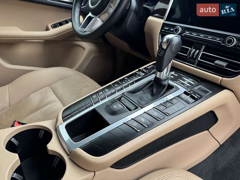 Внедорожник / Кроссовер Porsche Macan 2021 в Киеве