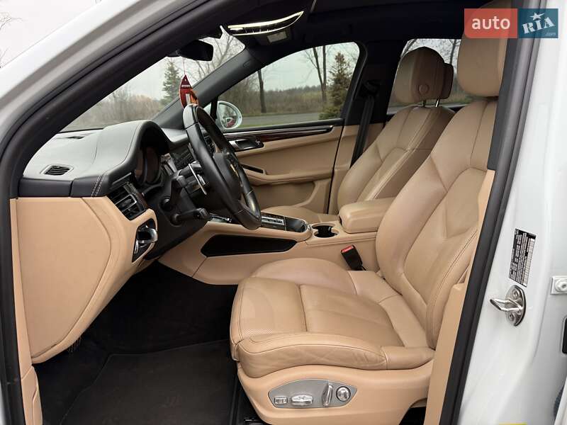 Позашляховик / Кросовер Porsche Macan 2021 в Києві