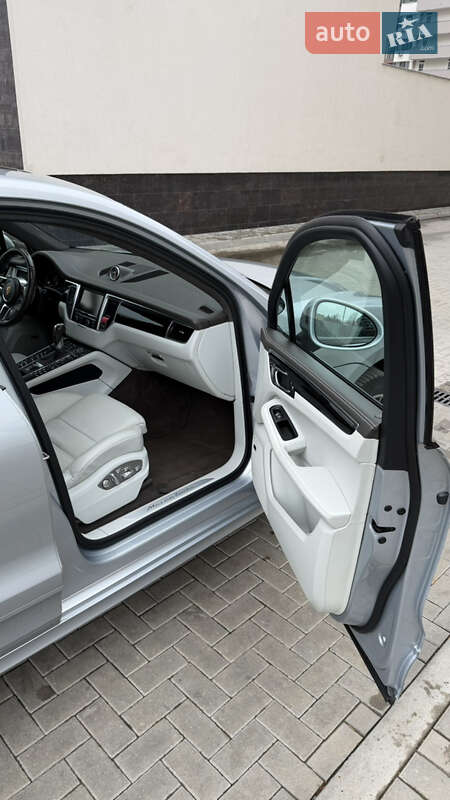 Внедорожник / Кроссовер Porsche Macan 2015 в Черновцах