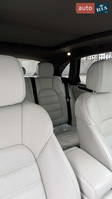 Внедорожник / Кроссовер Porsche Macan 2015 в Черновцах