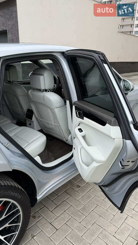 Внедорожник / Кроссовер Porsche Macan 2015 в Черновцах