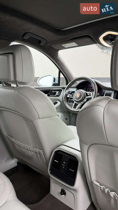 Внедорожник / Кроссовер Porsche Macan 2015 в Черновцах