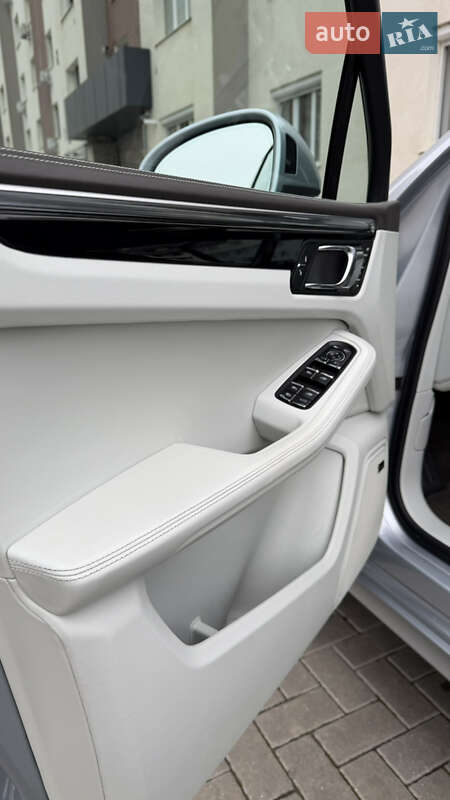 Внедорожник / Кроссовер Porsche Macan 2015 в Черновцах