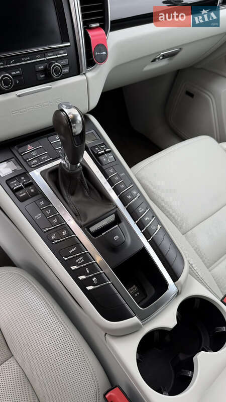 Внедорожник / Кроссовер Porsche Macan 2015 в Черновцах