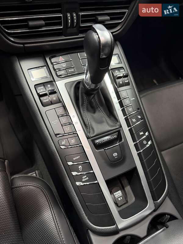 Внедорожник / Кроссовер Porsche Macan 2021 в Киеве