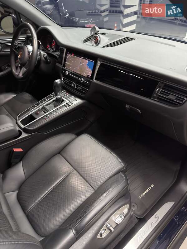 Внедорожник / Кроссовер Porsche Macan 2021 в Киеве