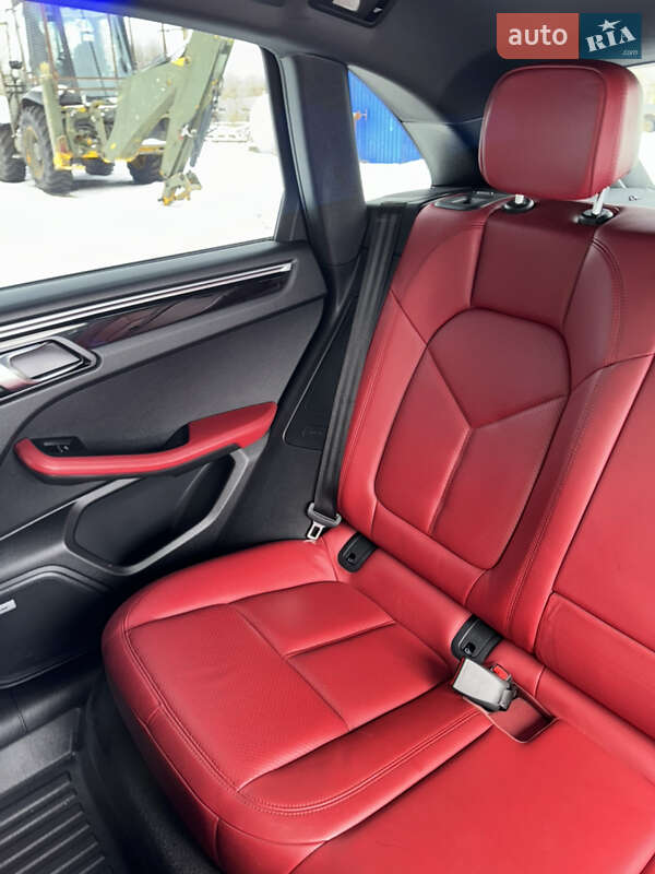 Внедорожник / Кроссовер Porsche Macan 2021 в Киеве