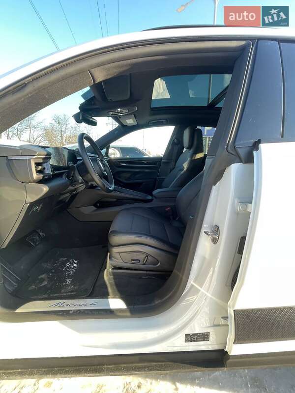 Внедорожник / Кроссовер Porsche Macan 2024 в Львове