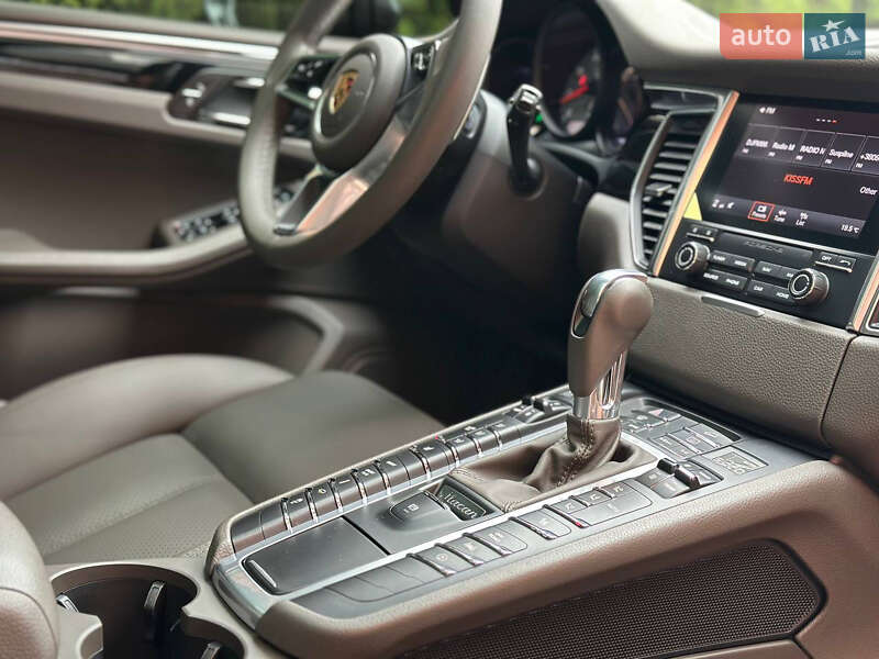 Внедорожник / Кроссовер Porsche Macan 2017 в Киеве