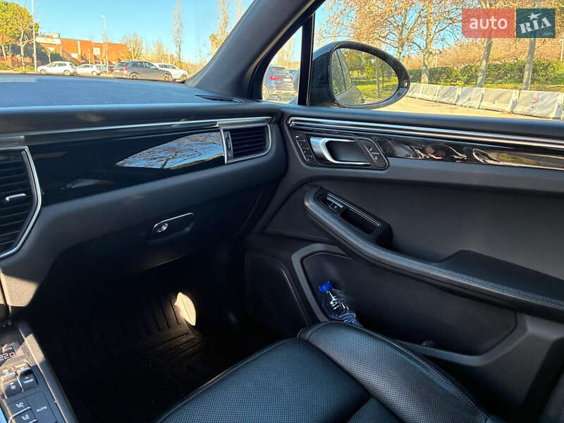 Внедорожник / Кроссовер Porsche Macan 2016 в Киеве