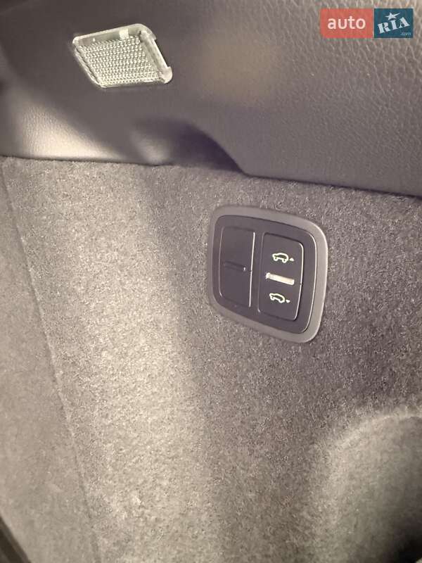 Внедорожник / Кроссовер Porsche Macan 2023 в Черновцах