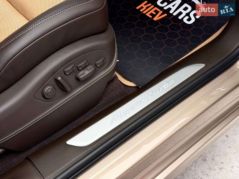 Внедорожник / Кроссовер Porsche Macan 2016 в Киеве