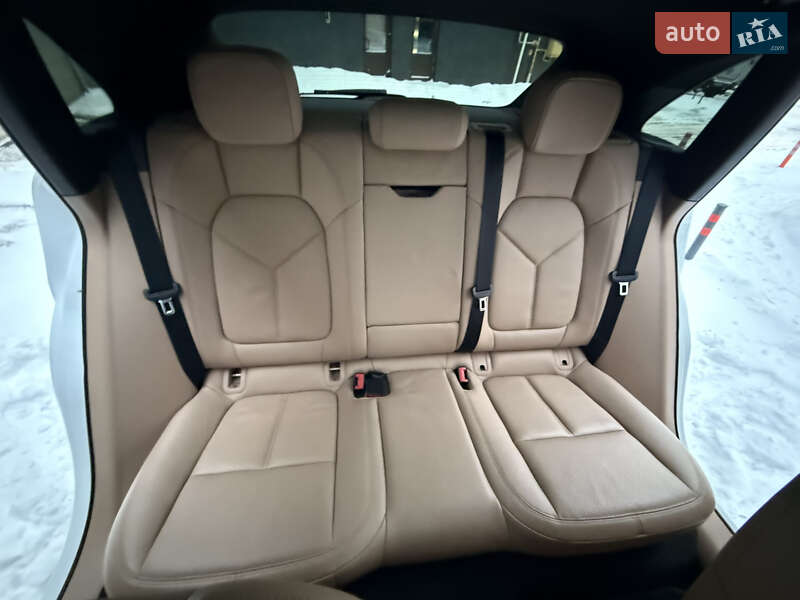 Внедорожник / Кроссовер Porsche Macan 2020 в Киеве