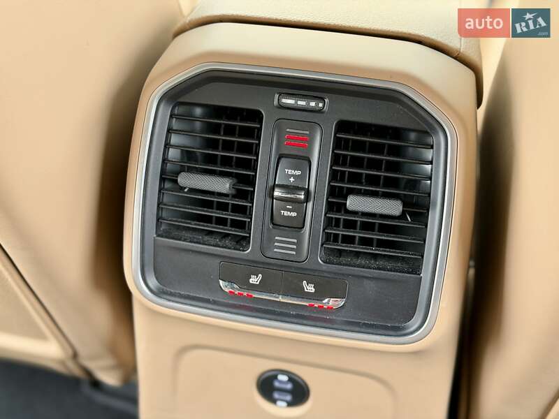 Внедорожник / Кроссовер Porsche Macan 2021 в Киеве