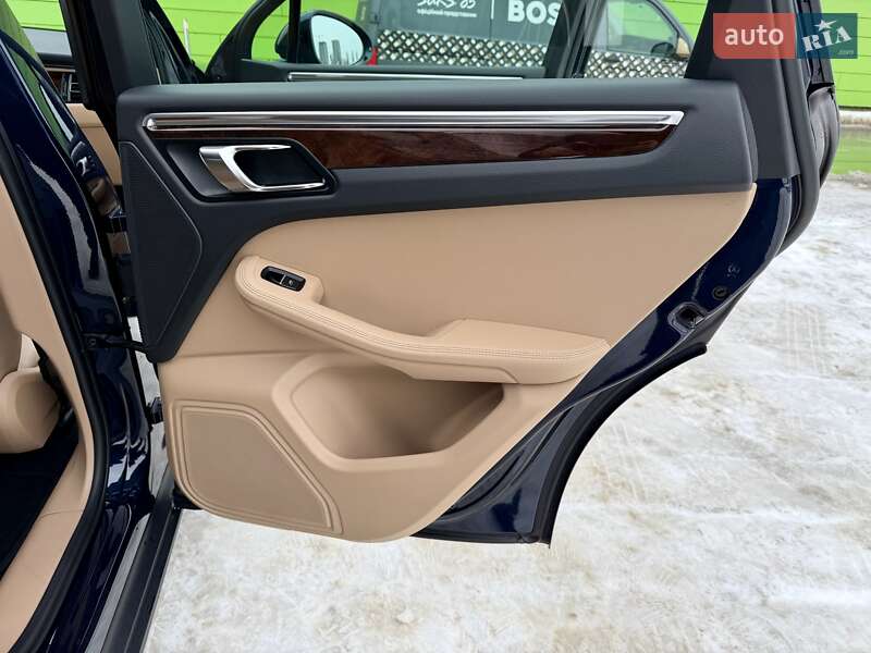 Внедорожник / Кроссовер Porsche Macan 2021 в Киеве