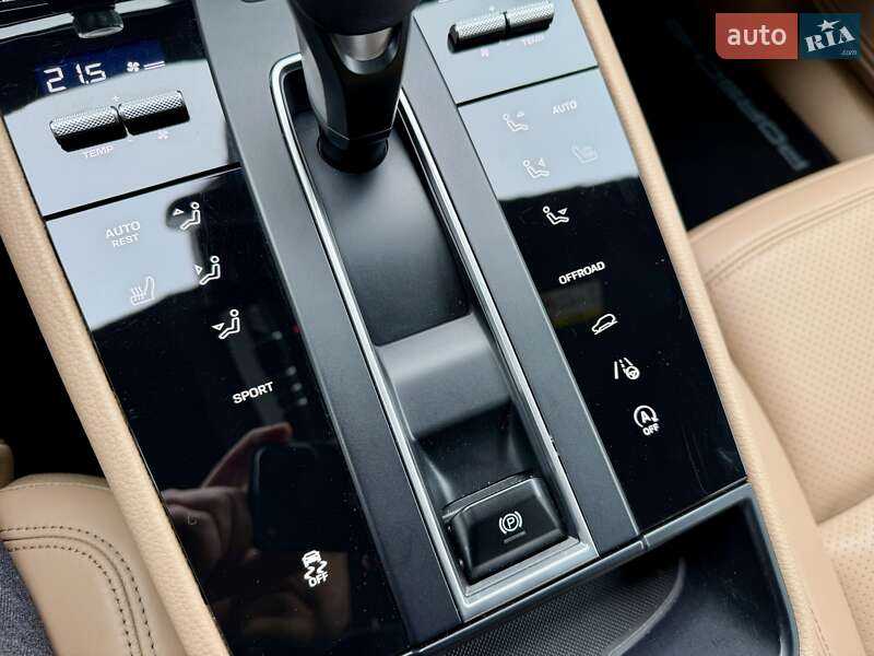 Внедорожник / Кроссовер Porsche Macan 2021 в Киеве