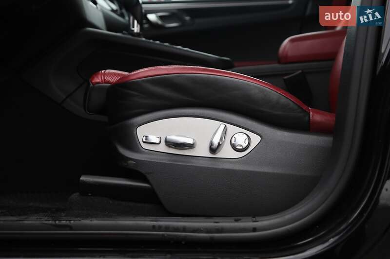 Внедорожник / Кроссовер Porsche Macan 2018 в Киеве фото 14 Внедорожник / Кроссовер Porsche Macan 2018 в Киеве