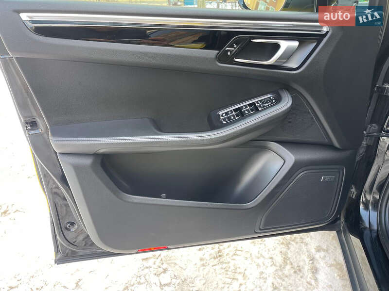 Внедорожник / Кроссовер Porsche Macan 2018 в Киеве