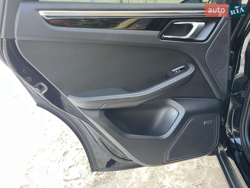 Внедорожник / Кроссовер Porsche Macan 2018 в Киеве