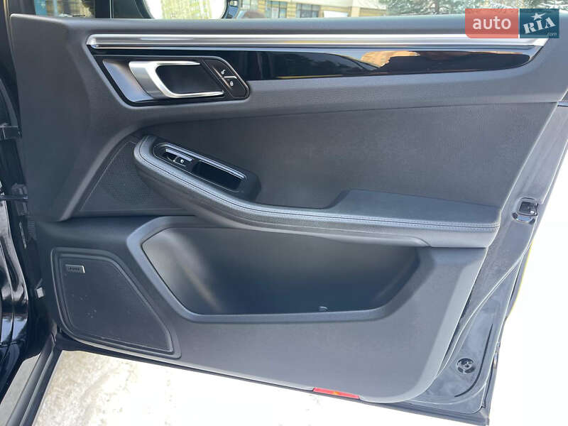 Внедорожник / Кроссовер Porsche Macan 2018 в Киеве