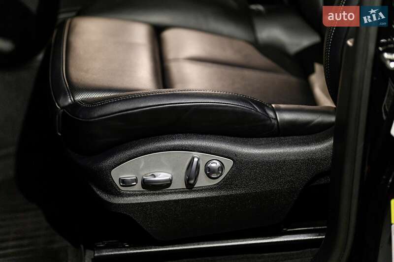 Позашляховик / Кросовер Porsche Macan 2023 в Тернополі