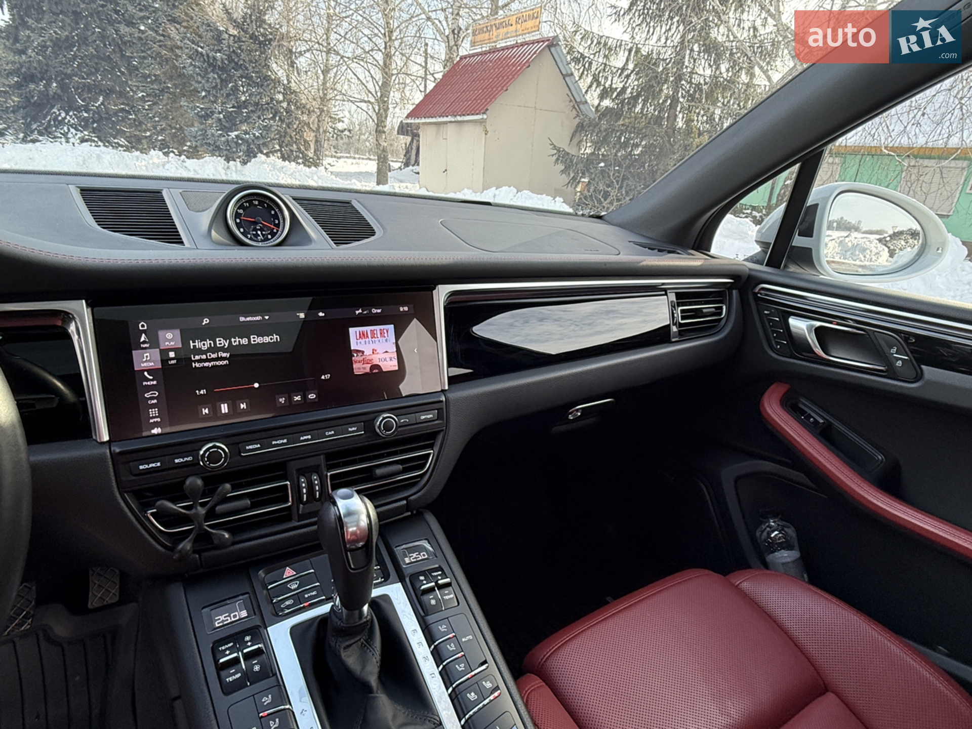 2021 Porsche Macan - мініатюра 16