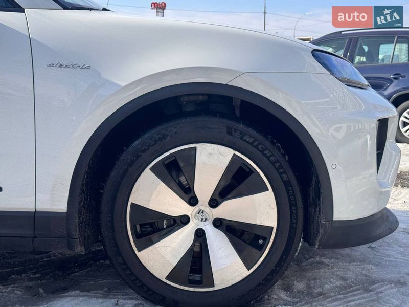 Позашляховик / Кросовер Porsche Macan 2024 в Києві